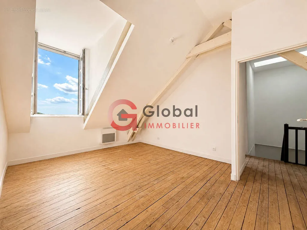Rooms - Renovated Duplex with Notre-Dame View in Fontenay-le-Comte