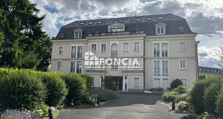 Appartement Lumineux avec Parking à Fontainebleau