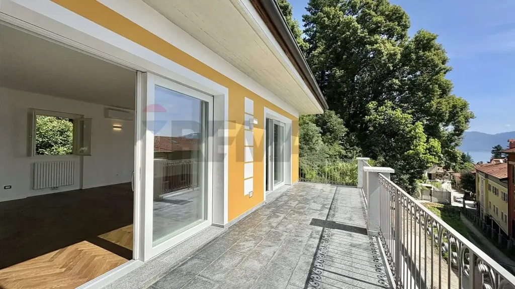 Terrass - Modern Attico with Lake View in Ghiffa