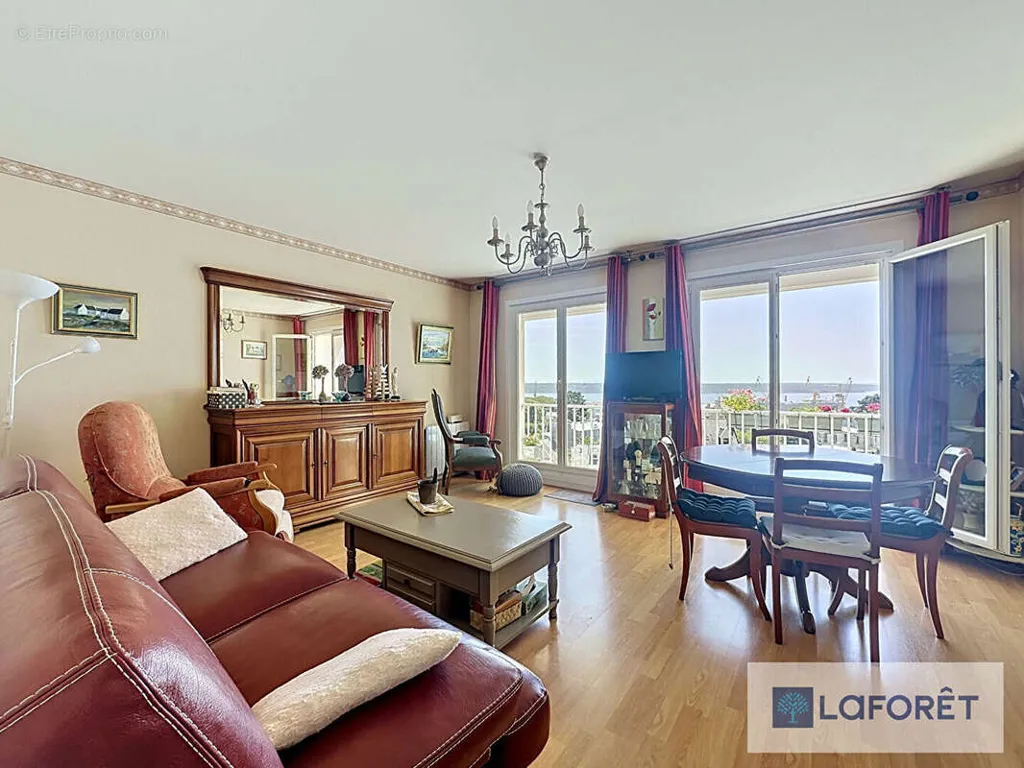 Séjour - Appartement avec Vue Mer et Balcon à Brest
