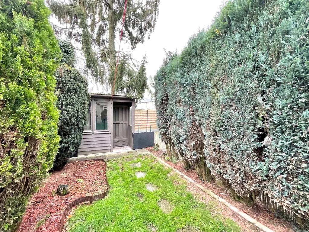 Aed - House with Garden and Terrace in Central Location