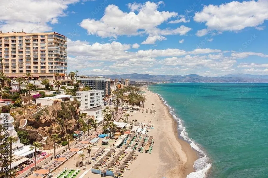 2-Bedroom Apartment with Pool in Torremolinos Centre