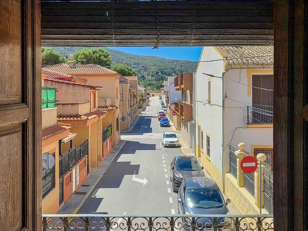 Balcon - Corner House with Balcony in Pinoso