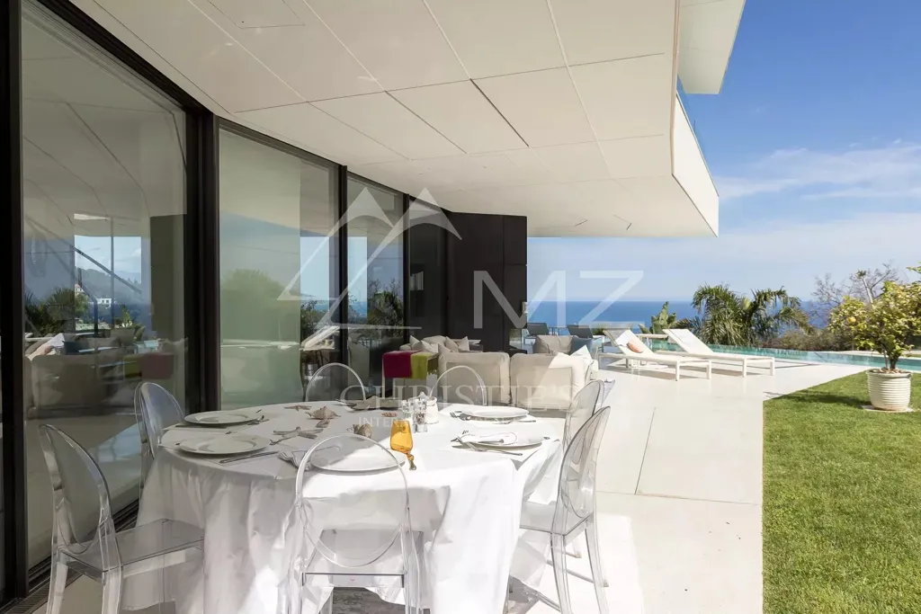 Piscine - Villa Moderne avec Vue Mer près de Monaco