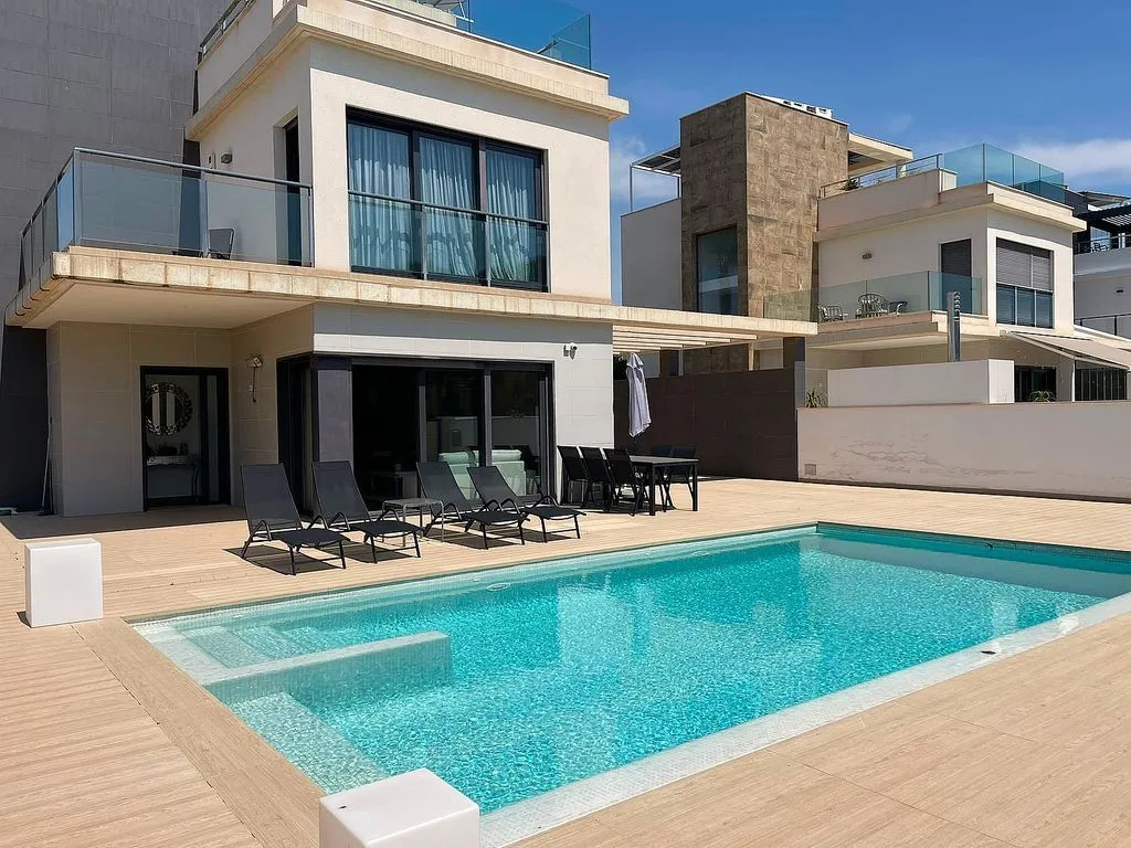 Chalet with Private Pool in Campoamor