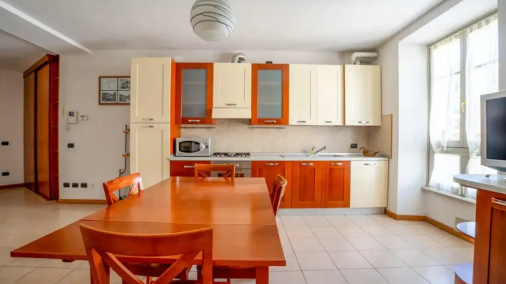 Söögituba - Lakefront Apartment with Garage in Menaggio