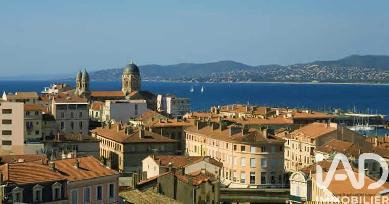 Bright 3-Bedroom Apartment with Terrace in Saint-Raphaël