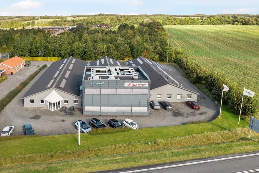 Õhuvaade - Warehouse/Office with Garden in Bording