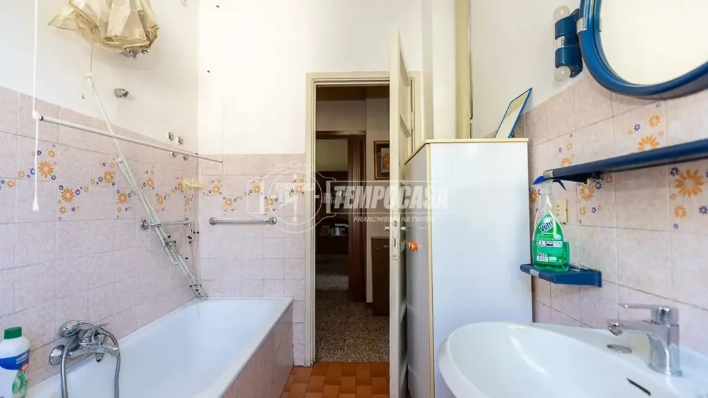Vannitoad - Spacious Trilocale with Terrace in Brescia