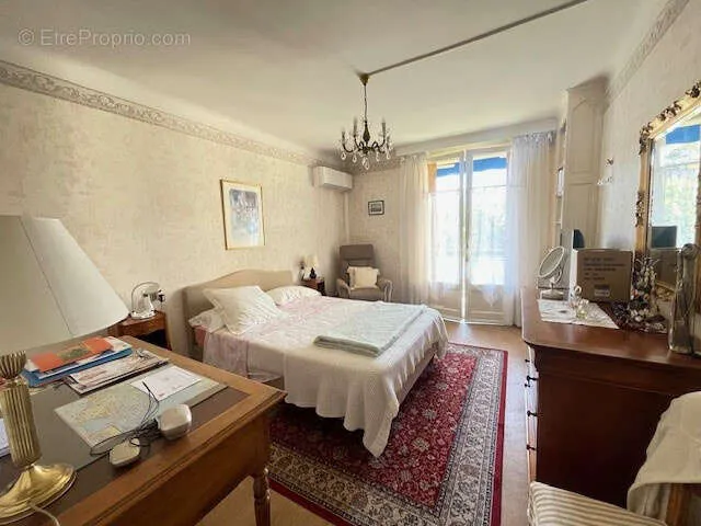 Chambres - Appartement T3 avec Balcon au Centre-ville d'Alès
