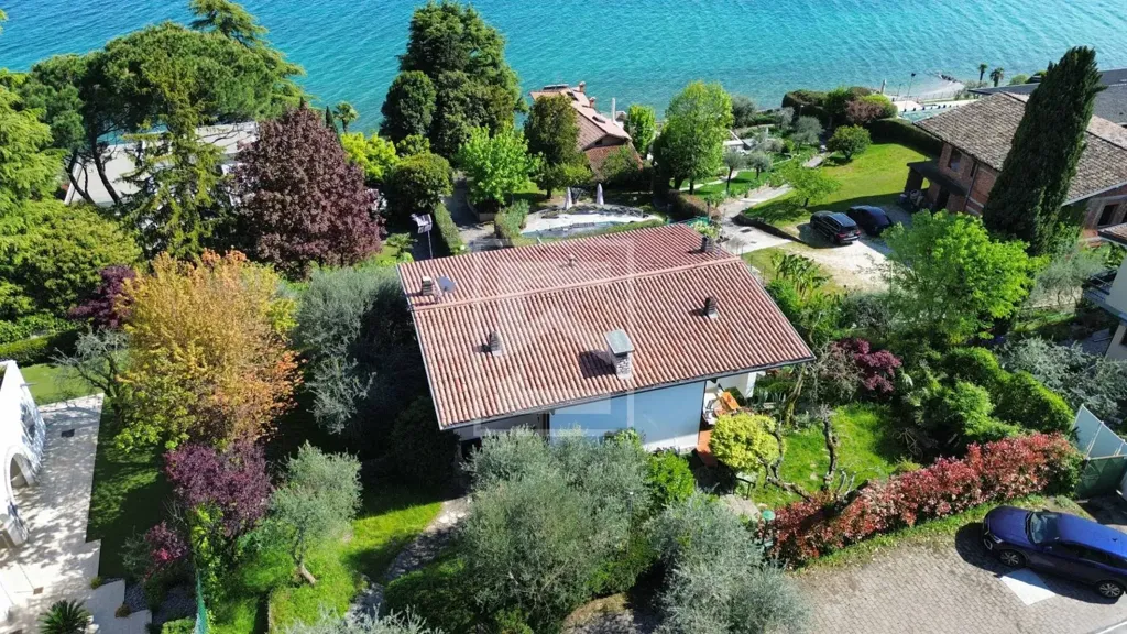 Õhuvaade - Villa with Lake View in Padenghe Sul Garda
