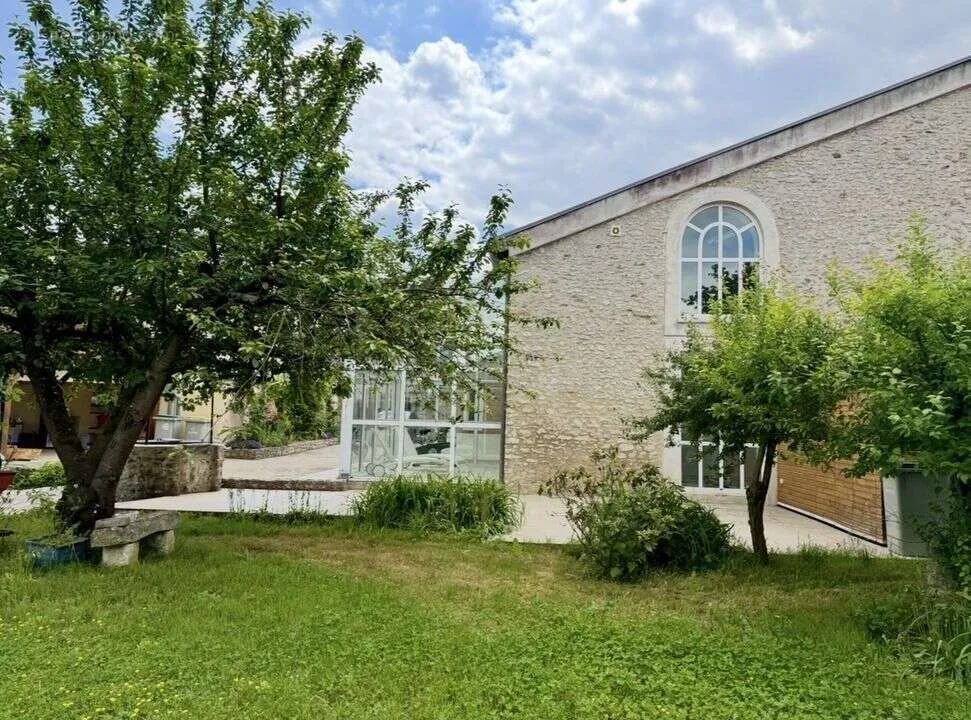 Jardin - Maison semi-individuelle avec piscine intérieure à Combs-la-Ville