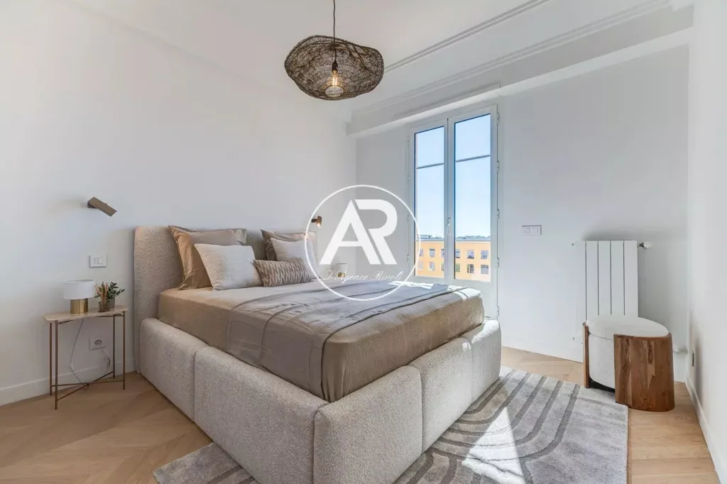 Chambres - Appartement Rénové avec Balcons au Carré d'Or à Nice