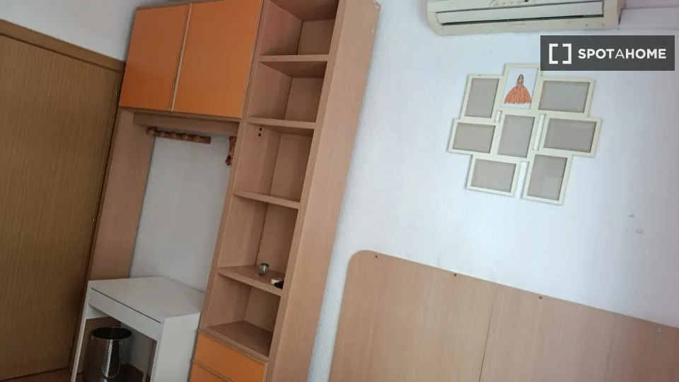 Camere da letto - Shared Room with Terrace in Prosperidad, Madrid