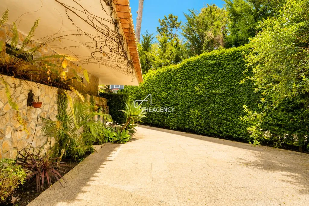 Exterior - Luxury Villa with Pool in Charneca de Caparica