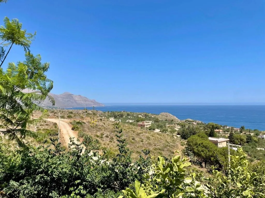 Garden - Luxury Villa with Sea View in Conza, Sicily