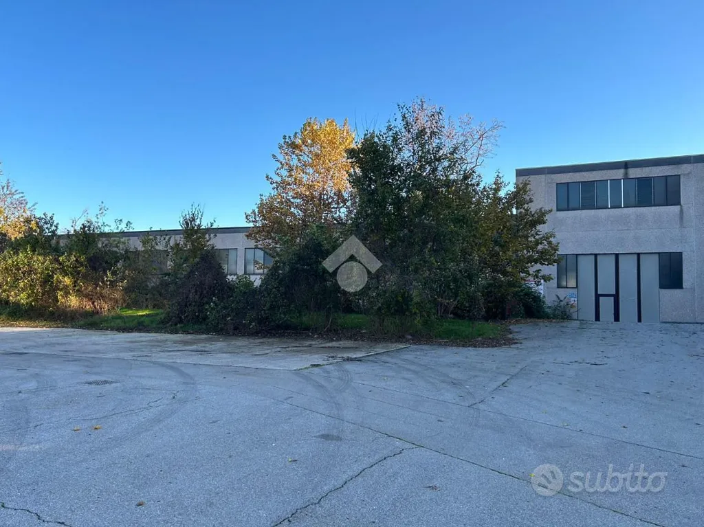 Välivaade - Industrial Warehouse with 1300 sqm in Cellatica