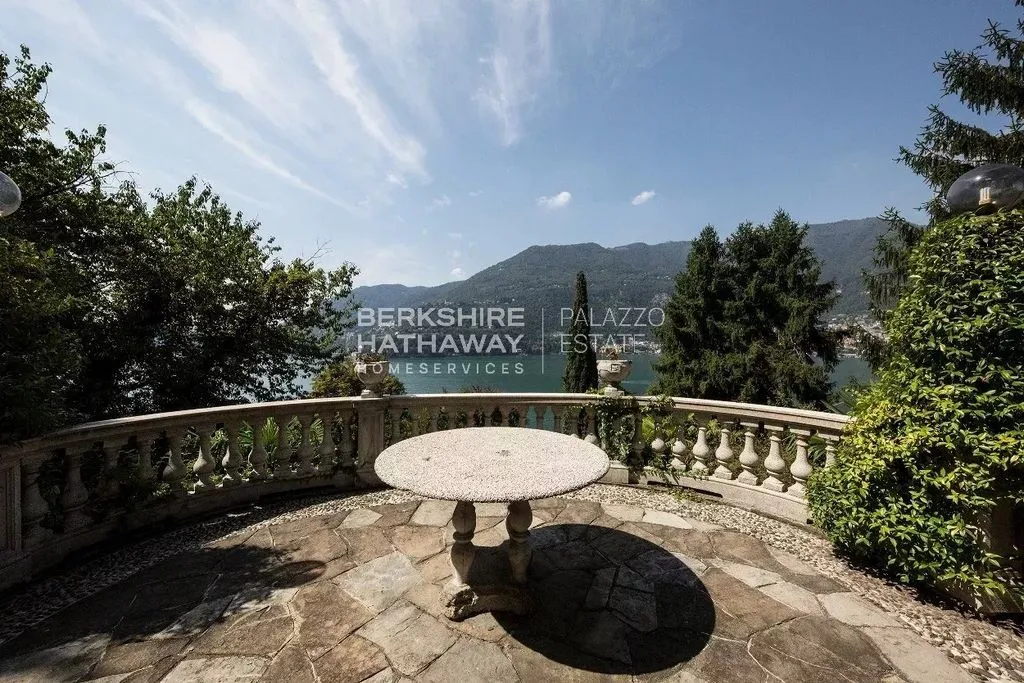 Terrass - Luxury Villa with Lake View in Dizzasco