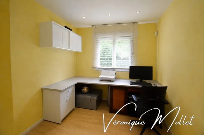 Bureau - Maison Contemporaine de Plain-Pied avec Jardin à Proximité