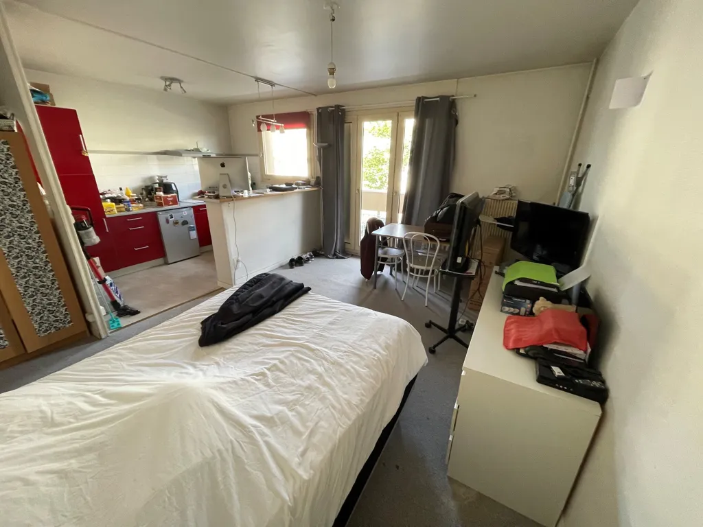 Chambres - Appartement T1 Bis avec Balcon au Centre Ville