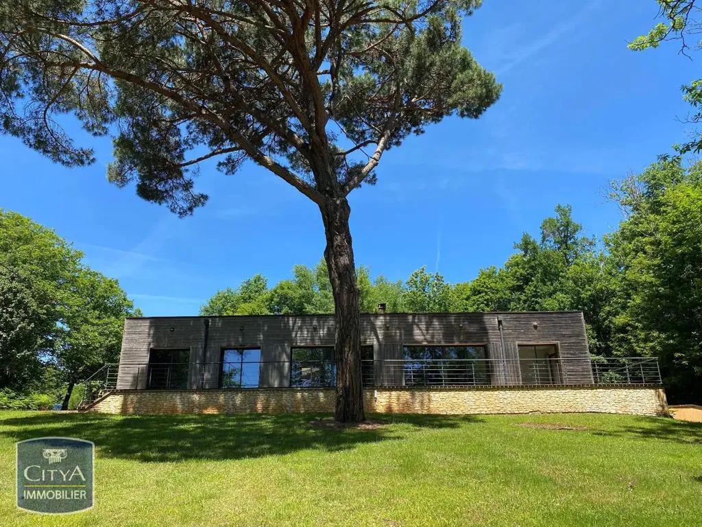 Extérieur - Maison architecturale avec terrasse à Meyrals