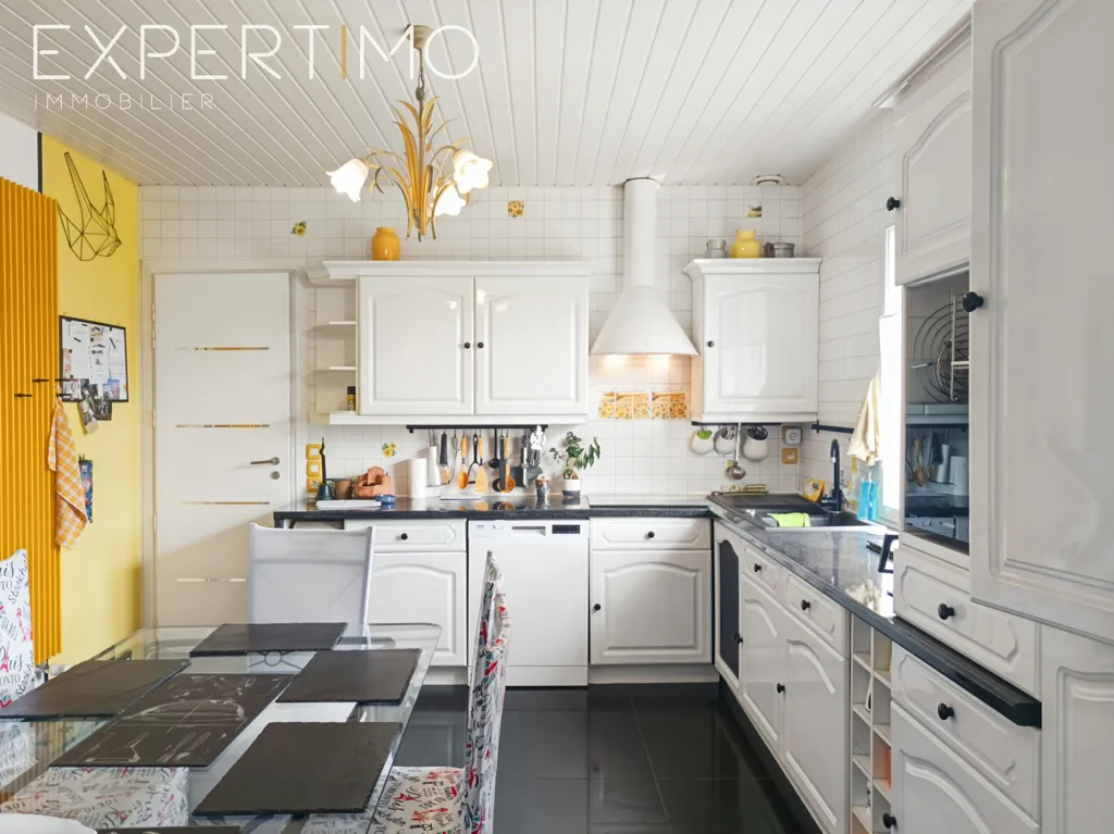 Cuisine - Maison avec Piscine à Regnière-Écluse