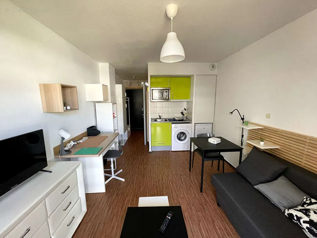 Séjour - Appartement T1 Meublé Proche des Arènes