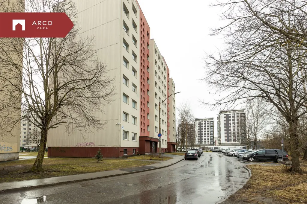 Extérieur - Panel Building Flat with Balcony in Seli