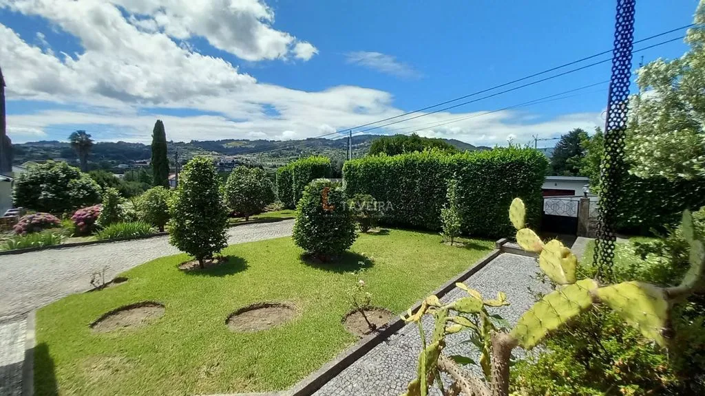 Aed - Modern Luxury House with Garden in Arcos de Valdevez