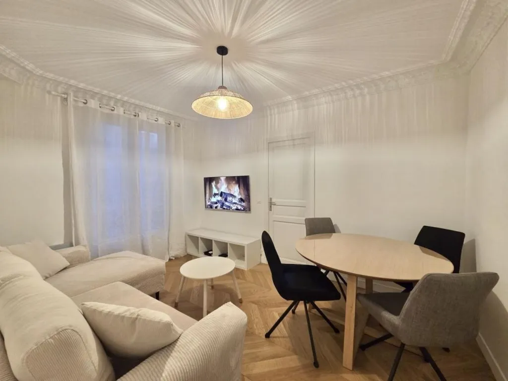 Elutuba - Architect-Designed Flat in Paris 20ème