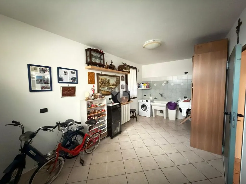 Buanderie - Corner Semi-Detached Villa with Garden in Castel Goffredo
