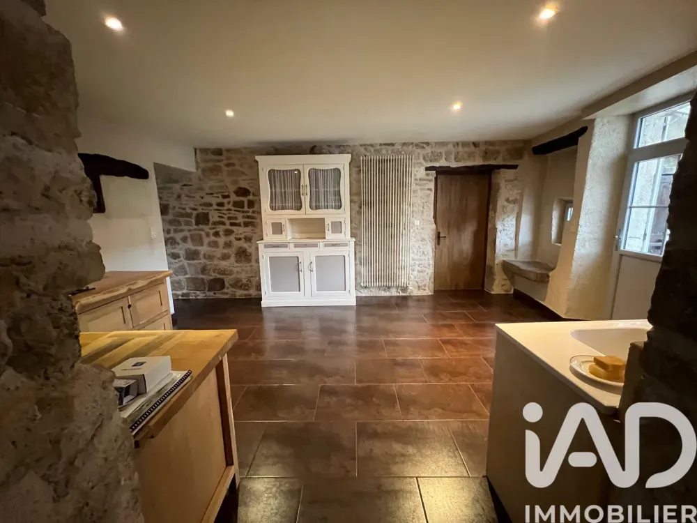 Maison 5 pièces à Saint-hymetière