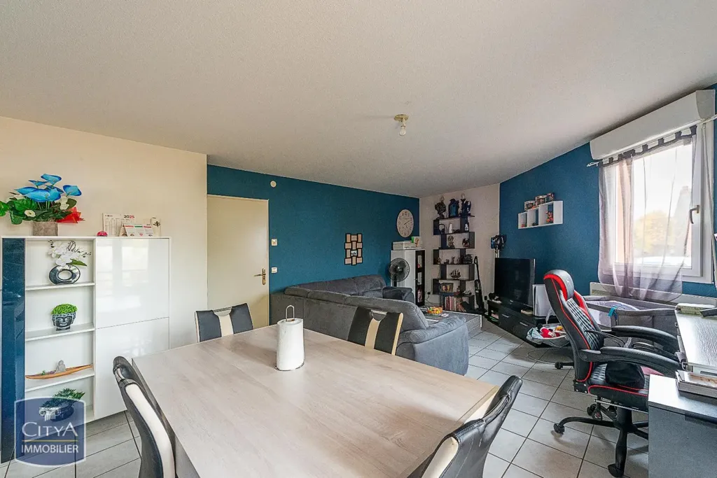 Söögituba - Modern Apartment with Balcony in Louvroil