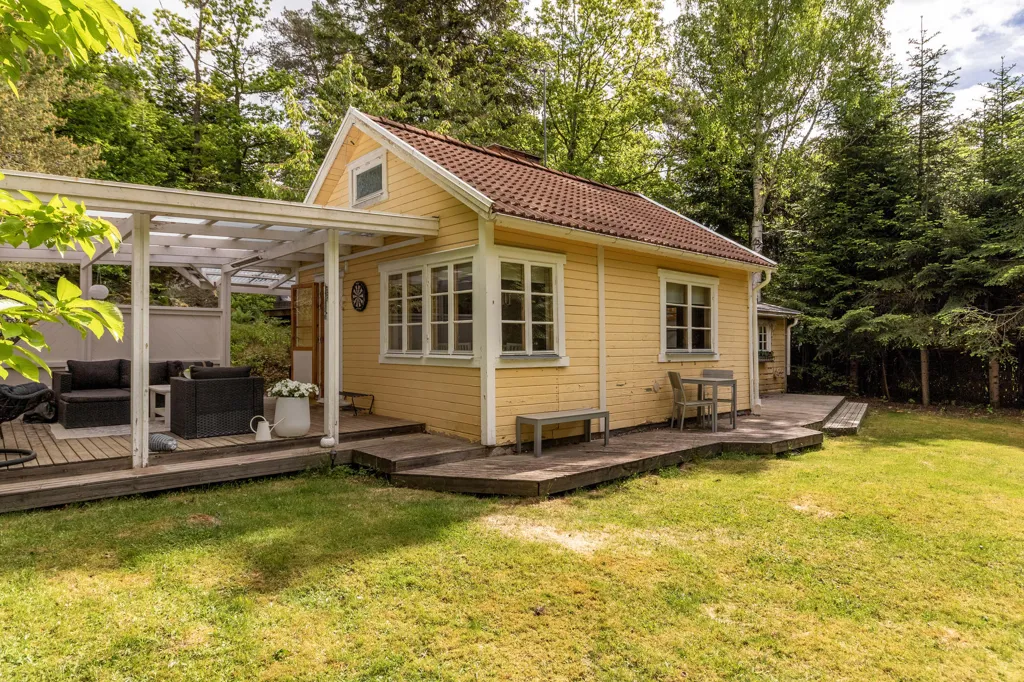 Esterno - Charming Cottage with Forest Glade in Ängsholmen