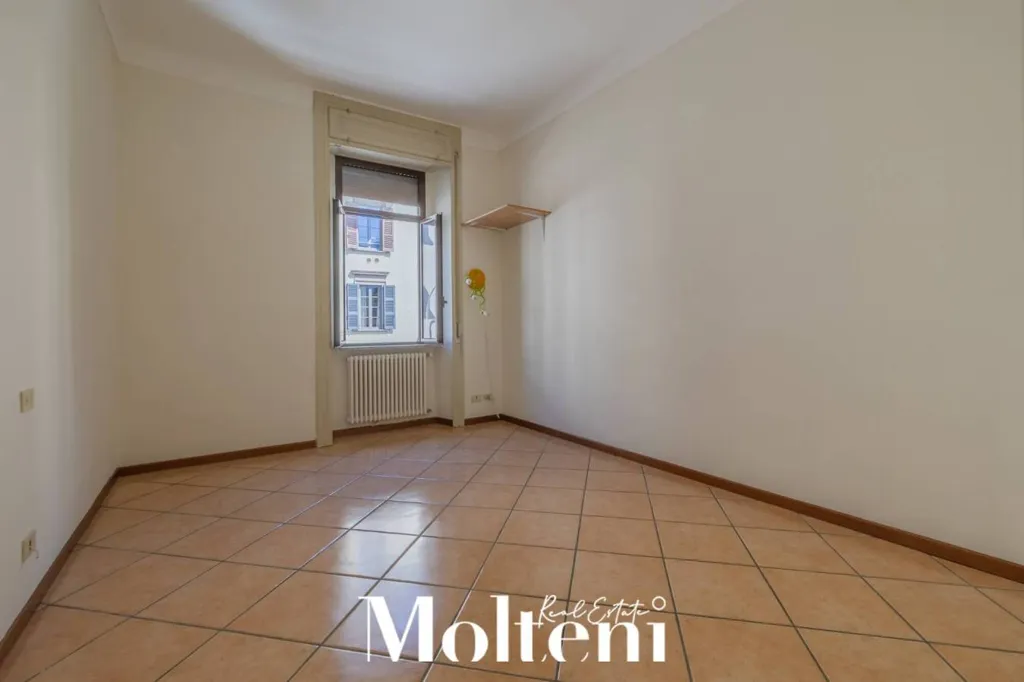 Rooms - Apartment with Double Exposure in Lecco