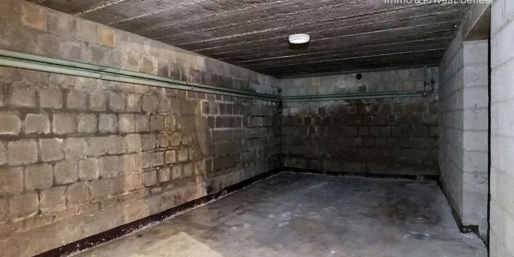 Garage - Villa à Renover avec Jardin à Overijse
