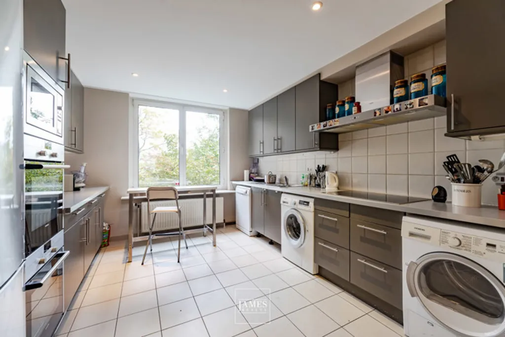 Cuisine - Appartement avec Vue sur le Jardin du Roi à Ixelles