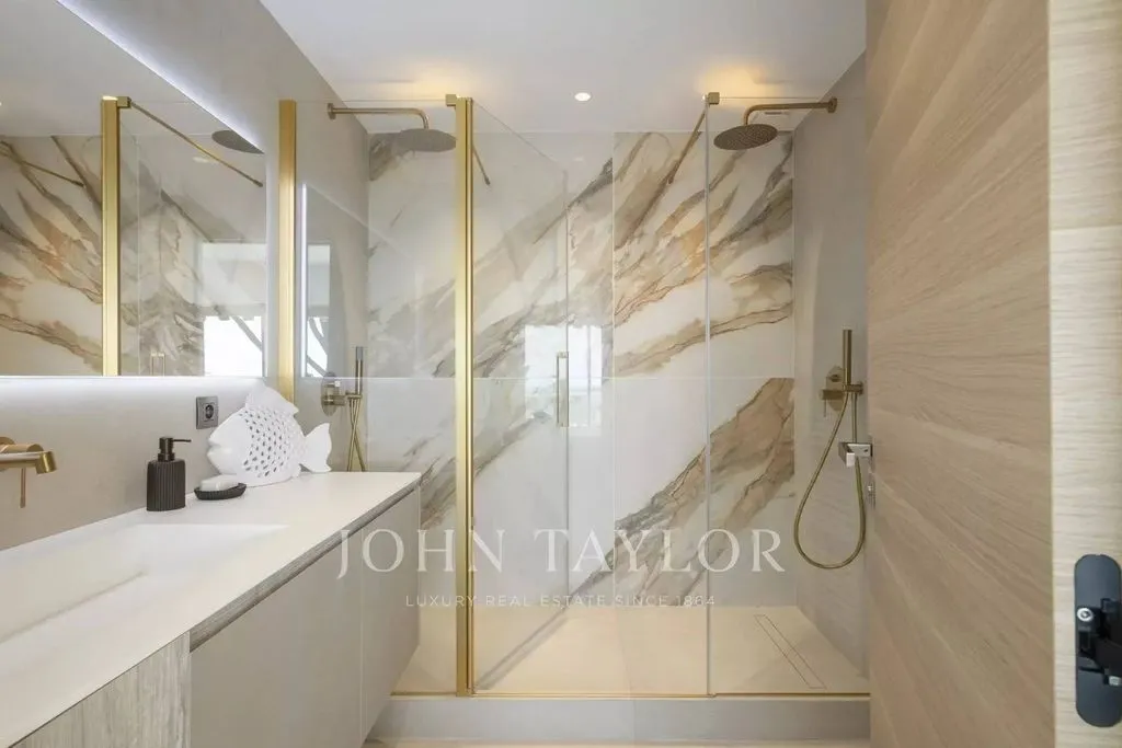 Vannitoad - Luxury Apartment with Sea View in Cannes