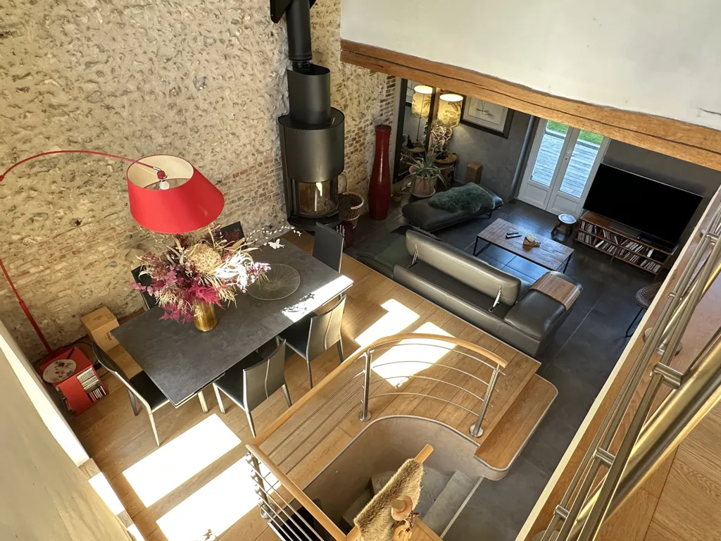Elutuba - Charming 8-Piece House with Garden in Croth