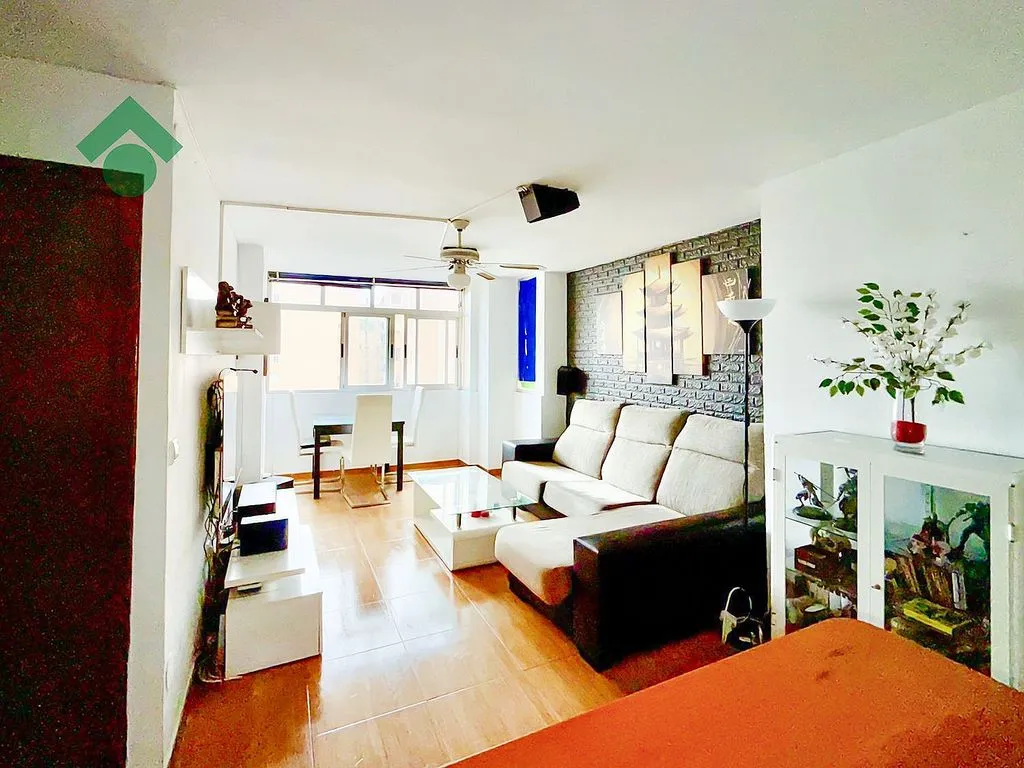 Elutuba - Reformed Flat with Lift in Almuñecar Centre