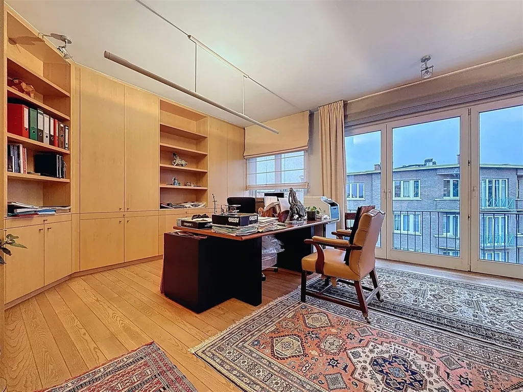Bureau - Appartement de Standing avec Balcon au Quartier ULB