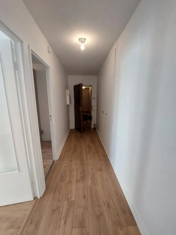 Esik - Refurbished Flat with Balcony in Créteil