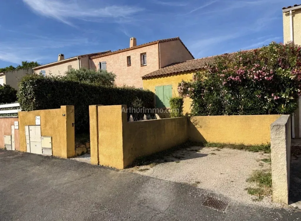 Exterior - Villa with Garden near Nébian