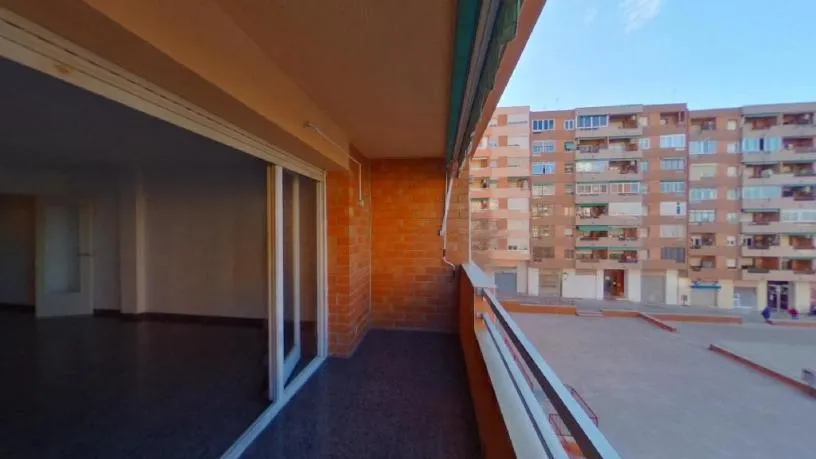 Balcon - Family-Size Flat with Central Location in Tarragona