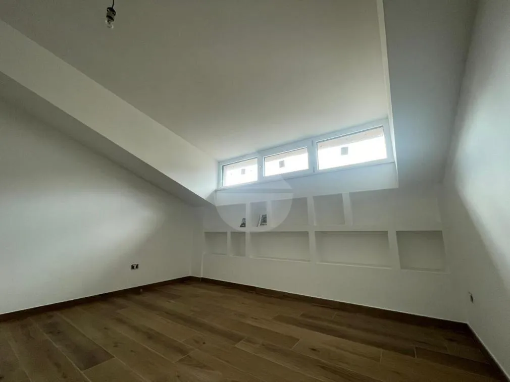 Pièces - Mansard Trilocale in Central Acri