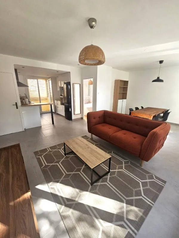 Soggiorno - Refurbished Flat with Loggia in Bourgoin-Jallieu