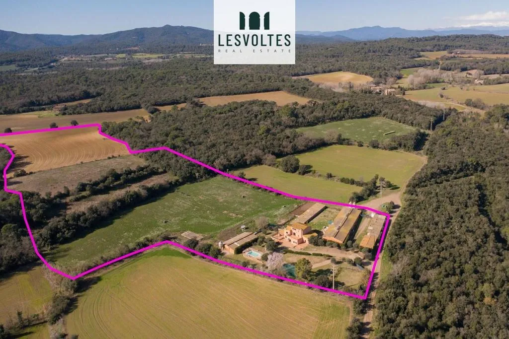 Vista aerea - Refurbished Farmhouse with Pool in Corçà