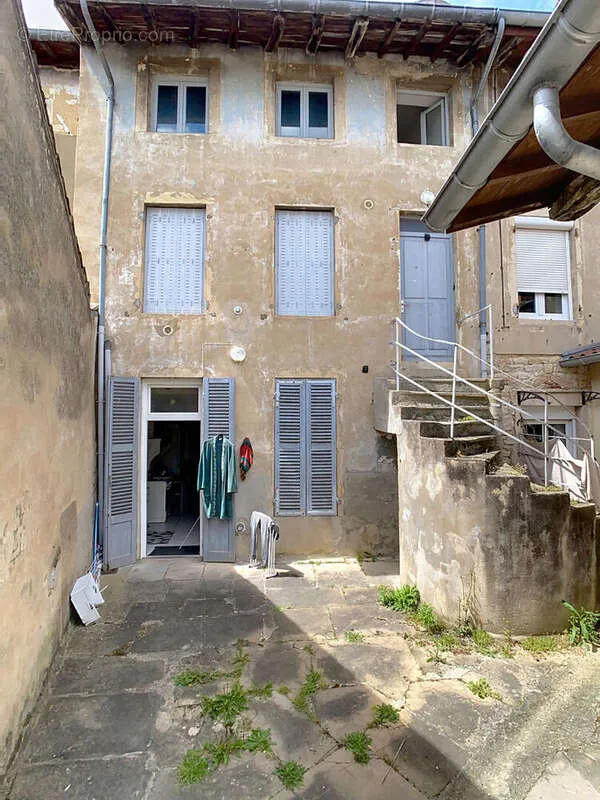 Extérieur - Maison de Ville avec Deux Appartements à Pont-de-Vaux