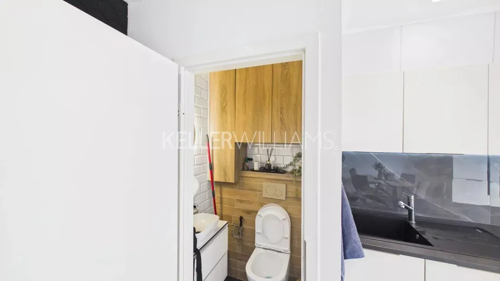 Salles de bain - Maison Rénovée de 9 Pièces à Rumelange