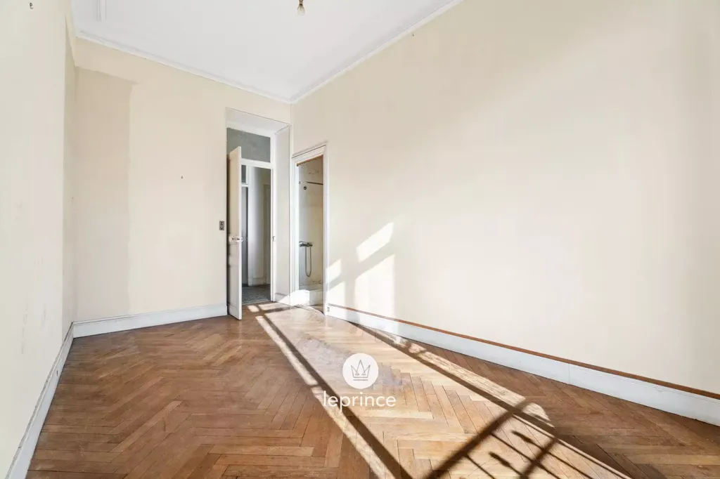 Toad - 3-Room Apartment in Belle Époque Building, Nice